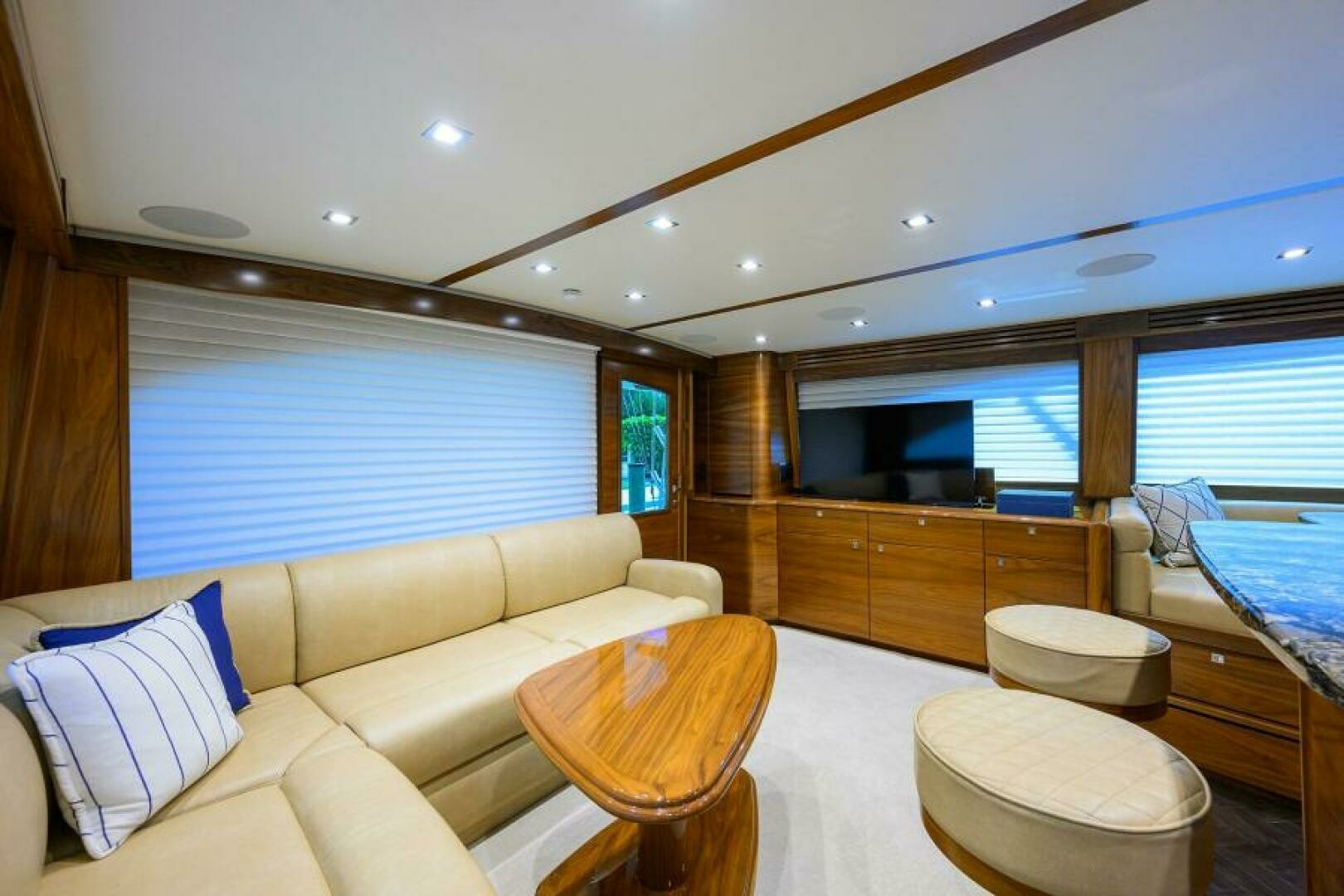 2023 Viking 64 Convertible - Image 6