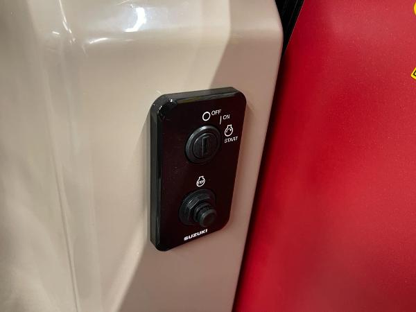 Control panel on 2025 Bentley Pontoons 200 Fish-N-Cruise boat.
