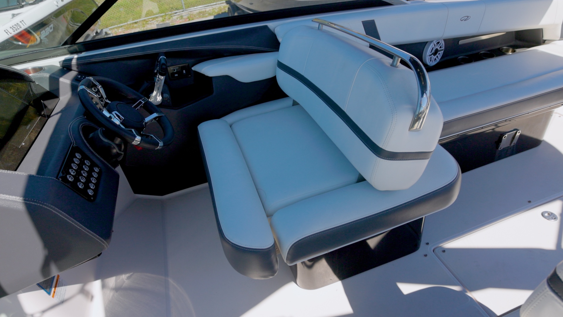 2017 Regal 29 OBX - Image 12