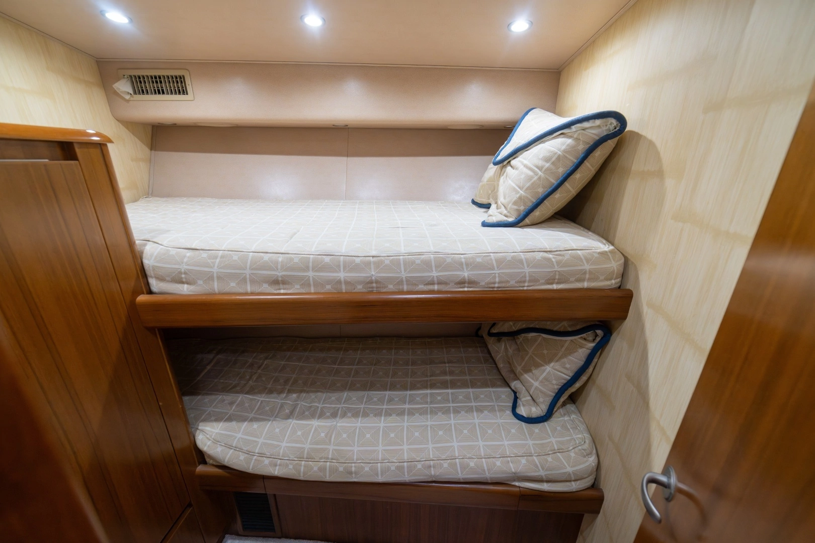 2012 Viking 60 Convertible - Image 66