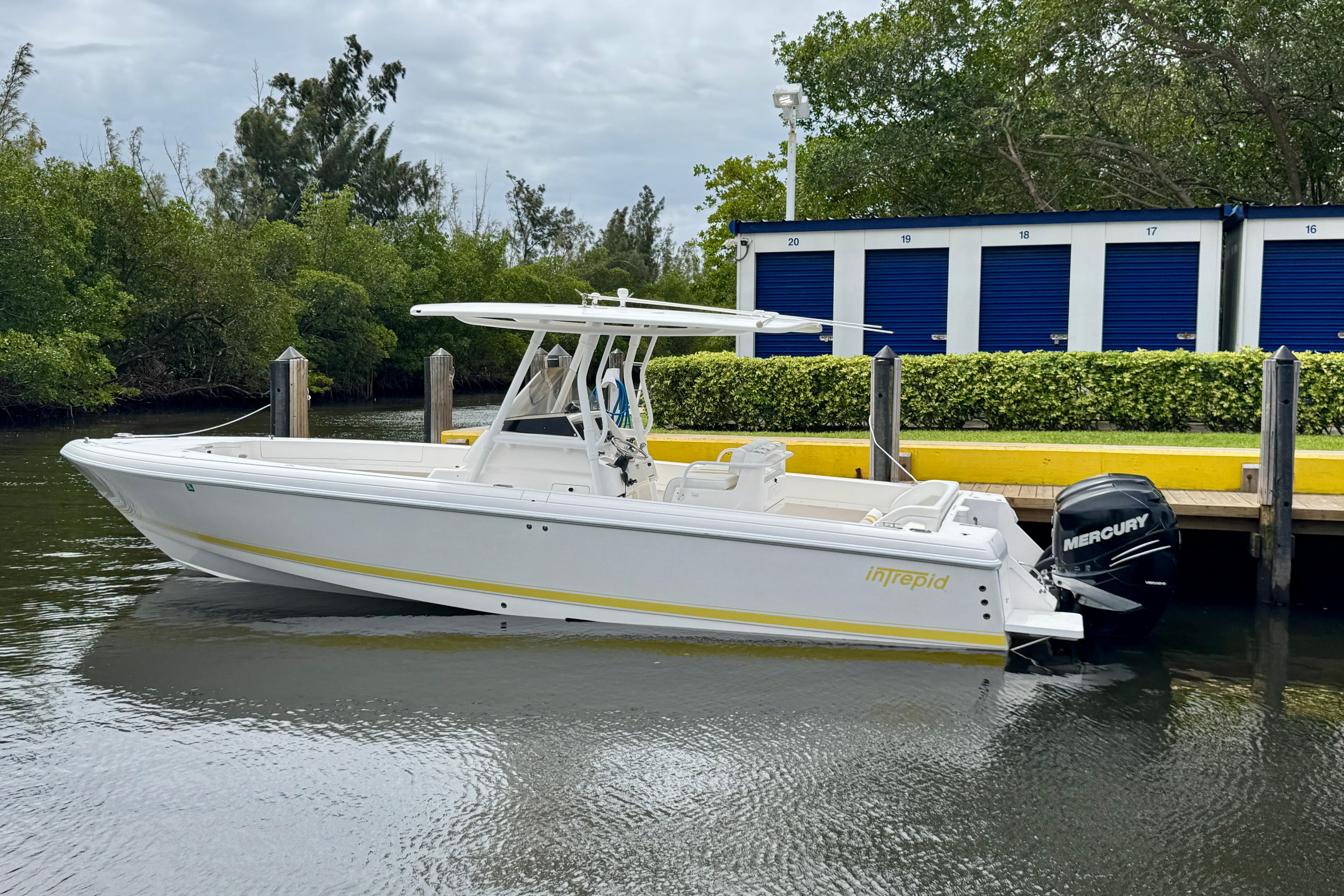 2013 Intrepid 300 Center Console