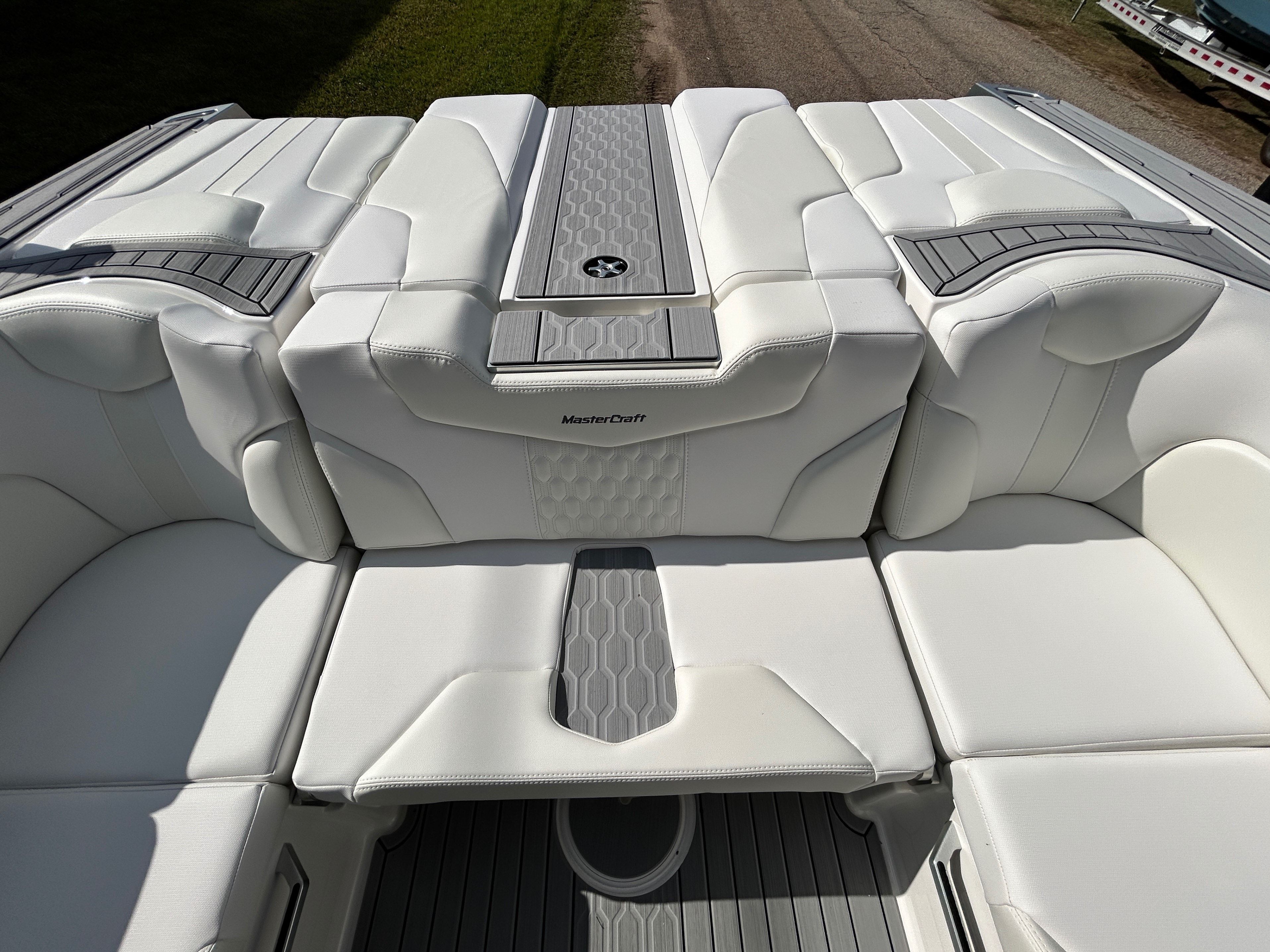2026 MasterCraft XT23 - 32