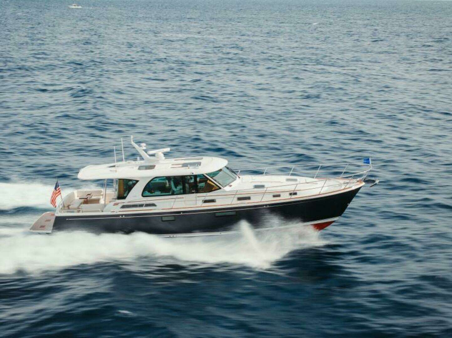 2027 Sabre 51 Salon Express - Image 2