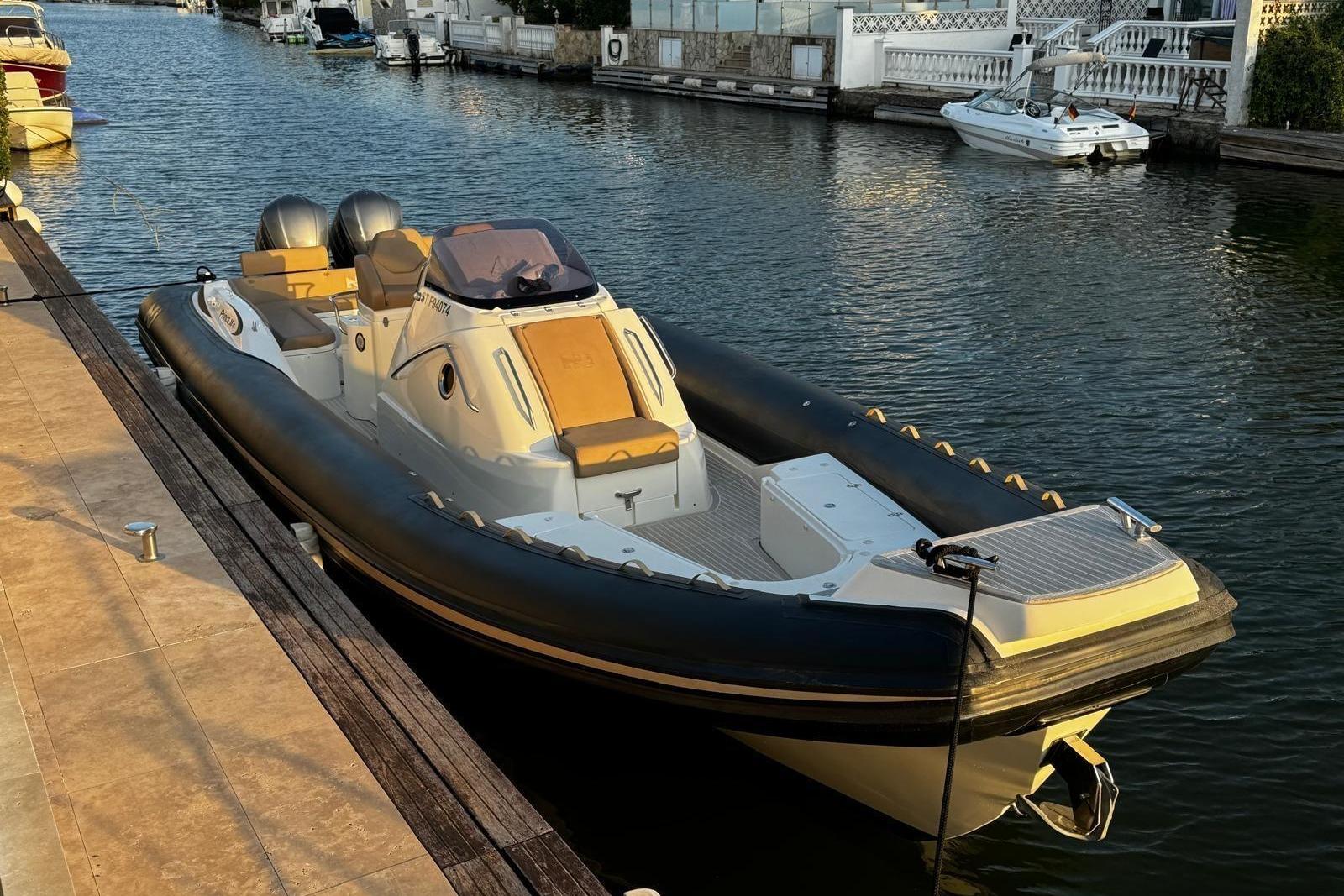 2017 Nuova Jolly Prince 38 Center Console
