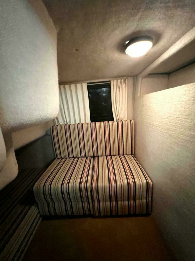 1988 Tiara Sport 310 Sport Cruiser - Image 31