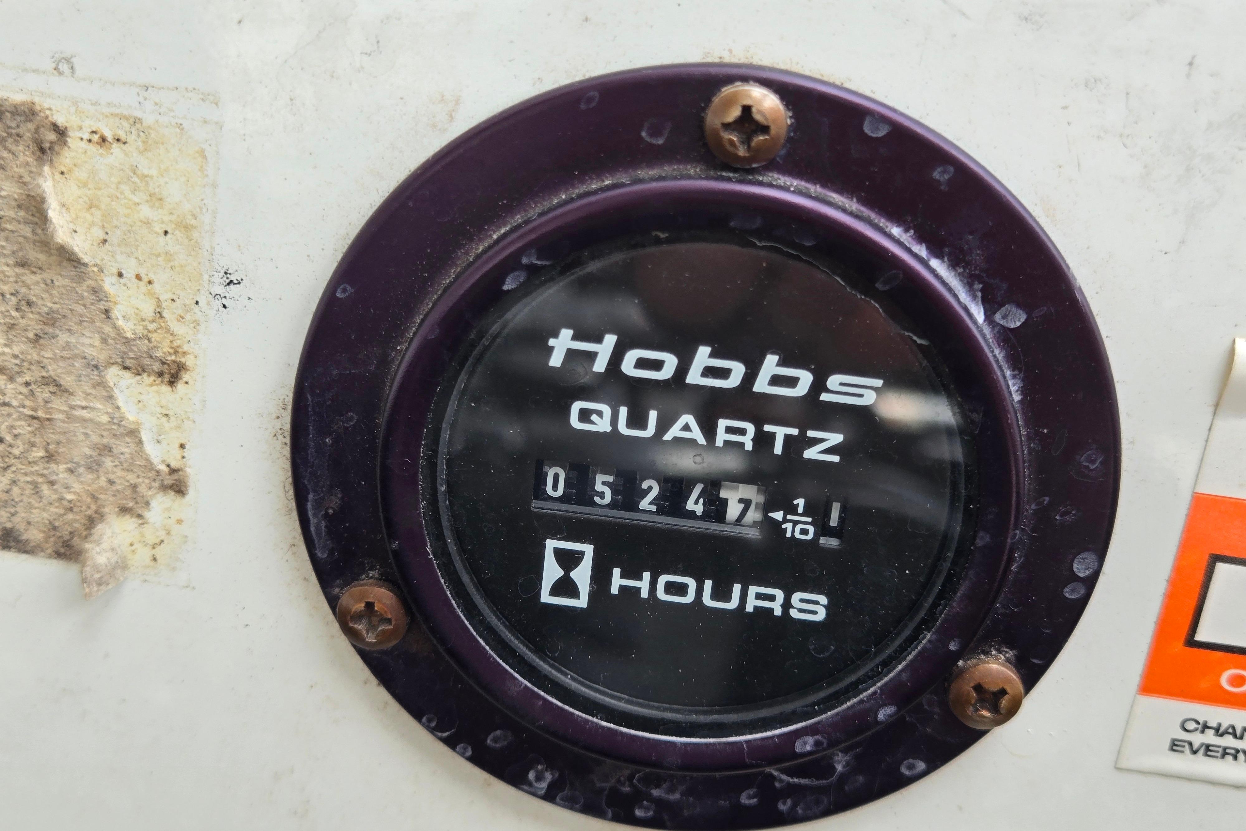 Hobbs Quartz hour meter showing 5247.1 hours on a 2000 Cobalt 246.