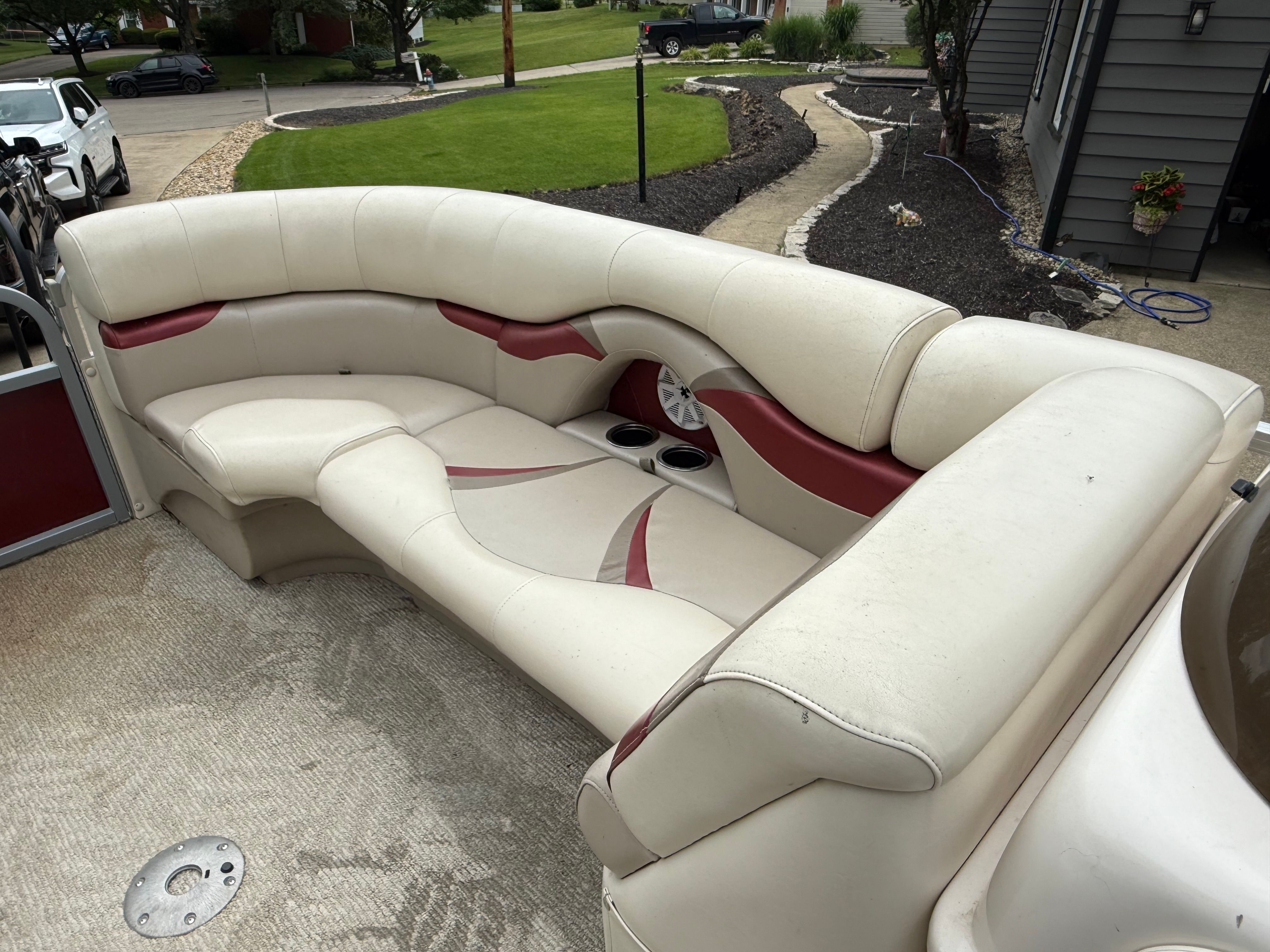 2011 Sylvan 8520 Mirage Cruise - 10