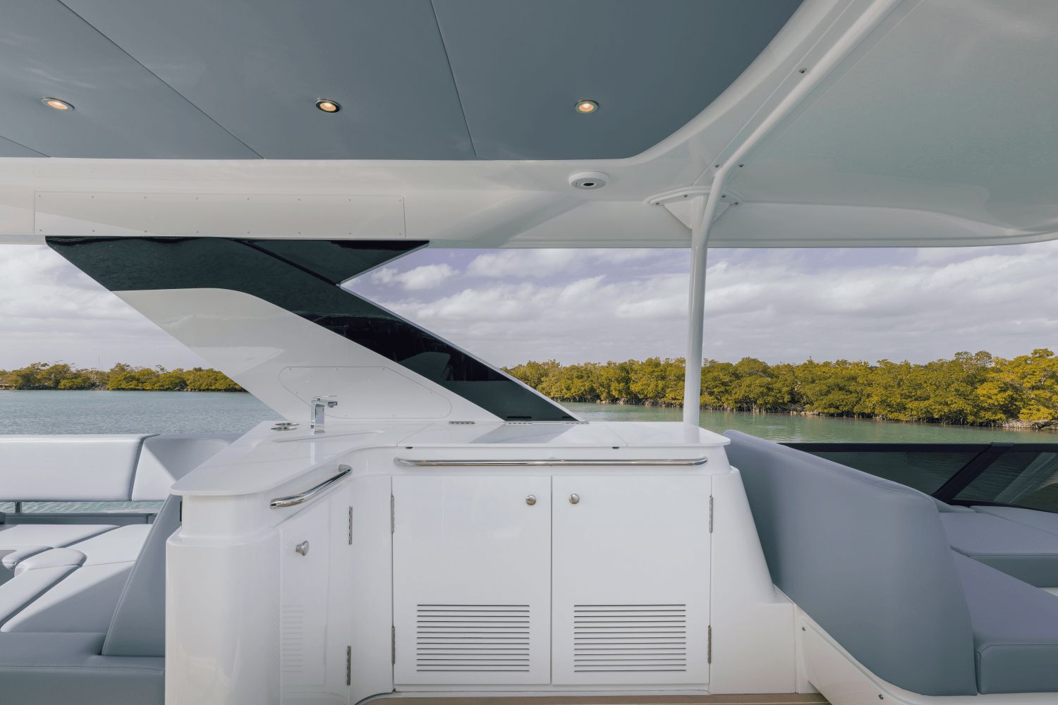 2027 Cruisers Yachts 57 Fly - 51