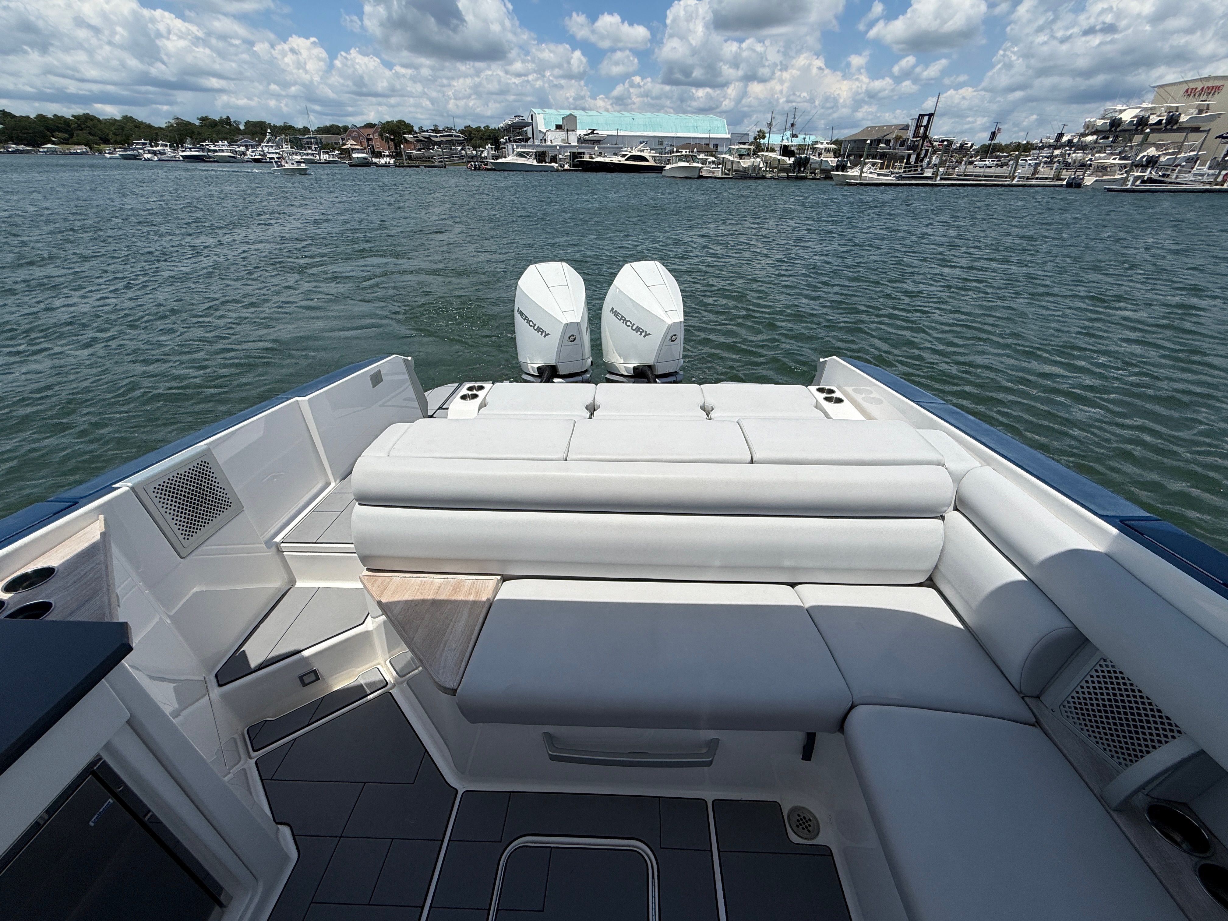 2021 Aviara AV32 OB - 12