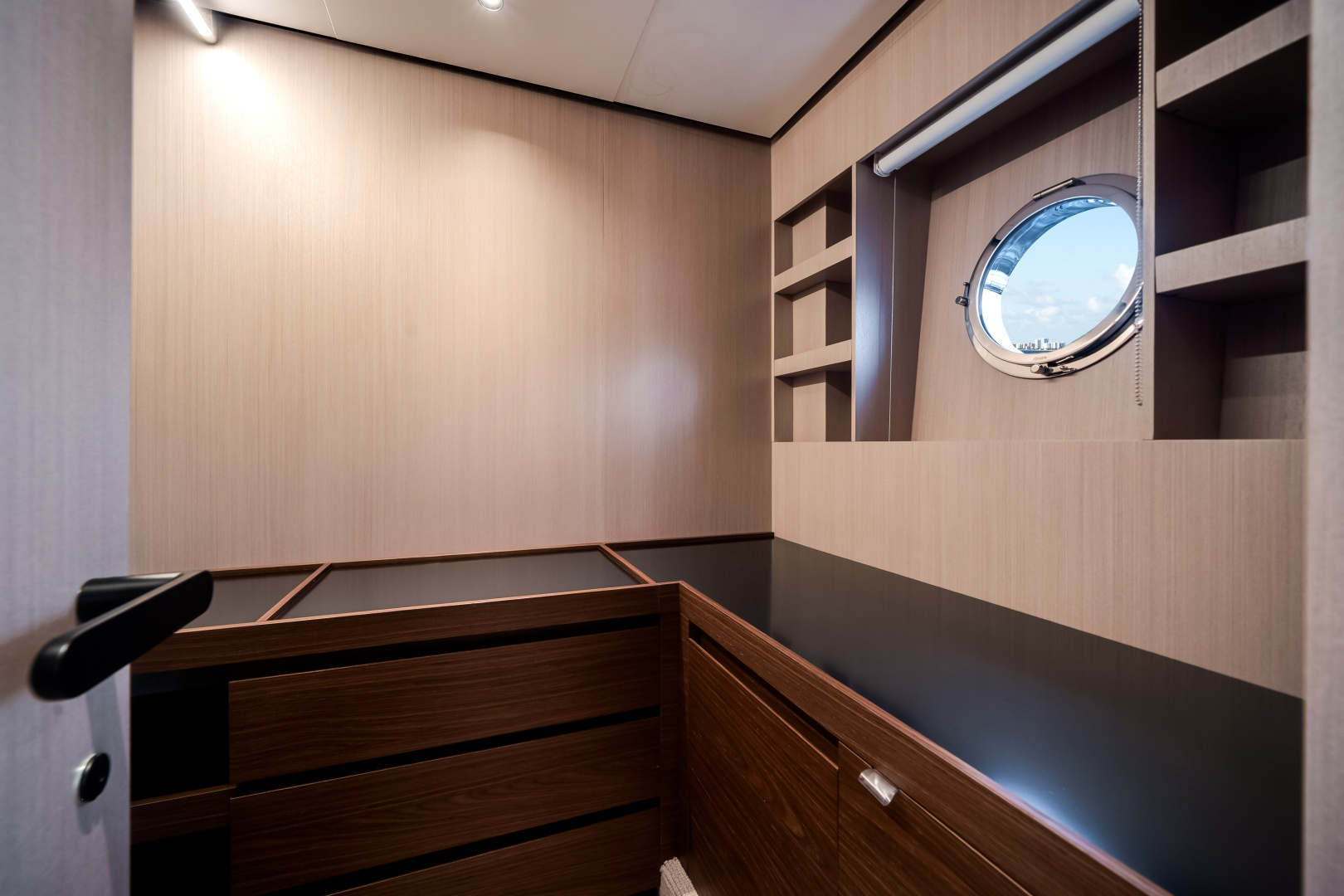 2026 Azimut S8 - Image 37