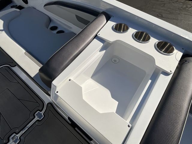 2023 Hurricane SunDeck Sport 205 OB - 11
