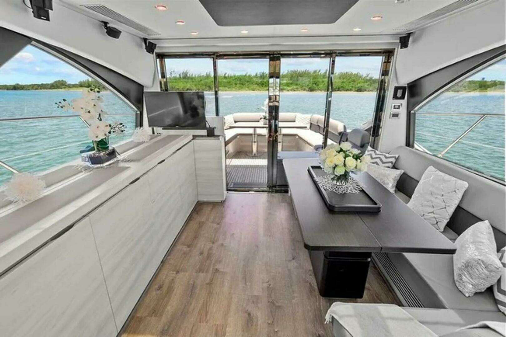 2015 Azimut 55S - Image 12