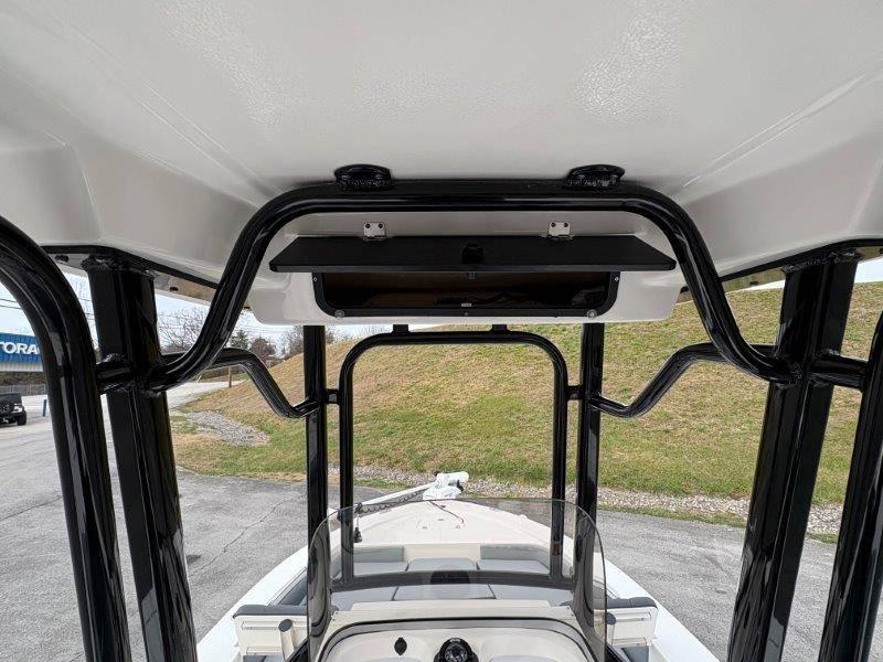 2025 Robalo 226 Cayman - 78