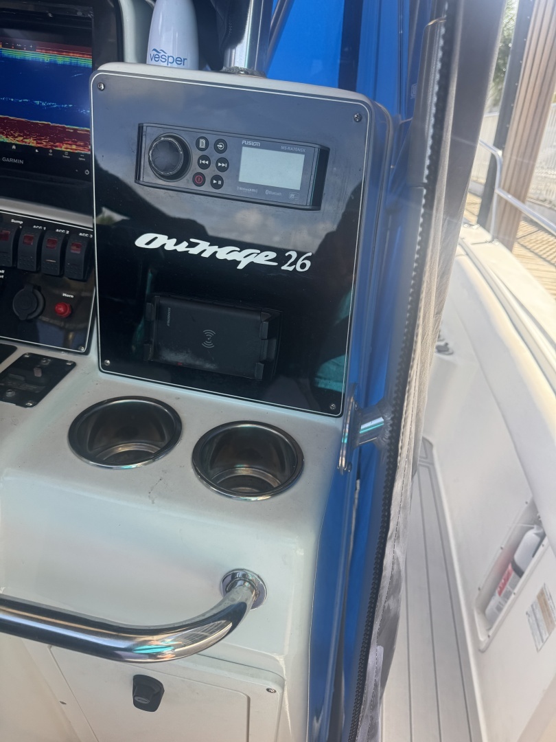 2001 Boston Whaler 26 Outrage - Image 8