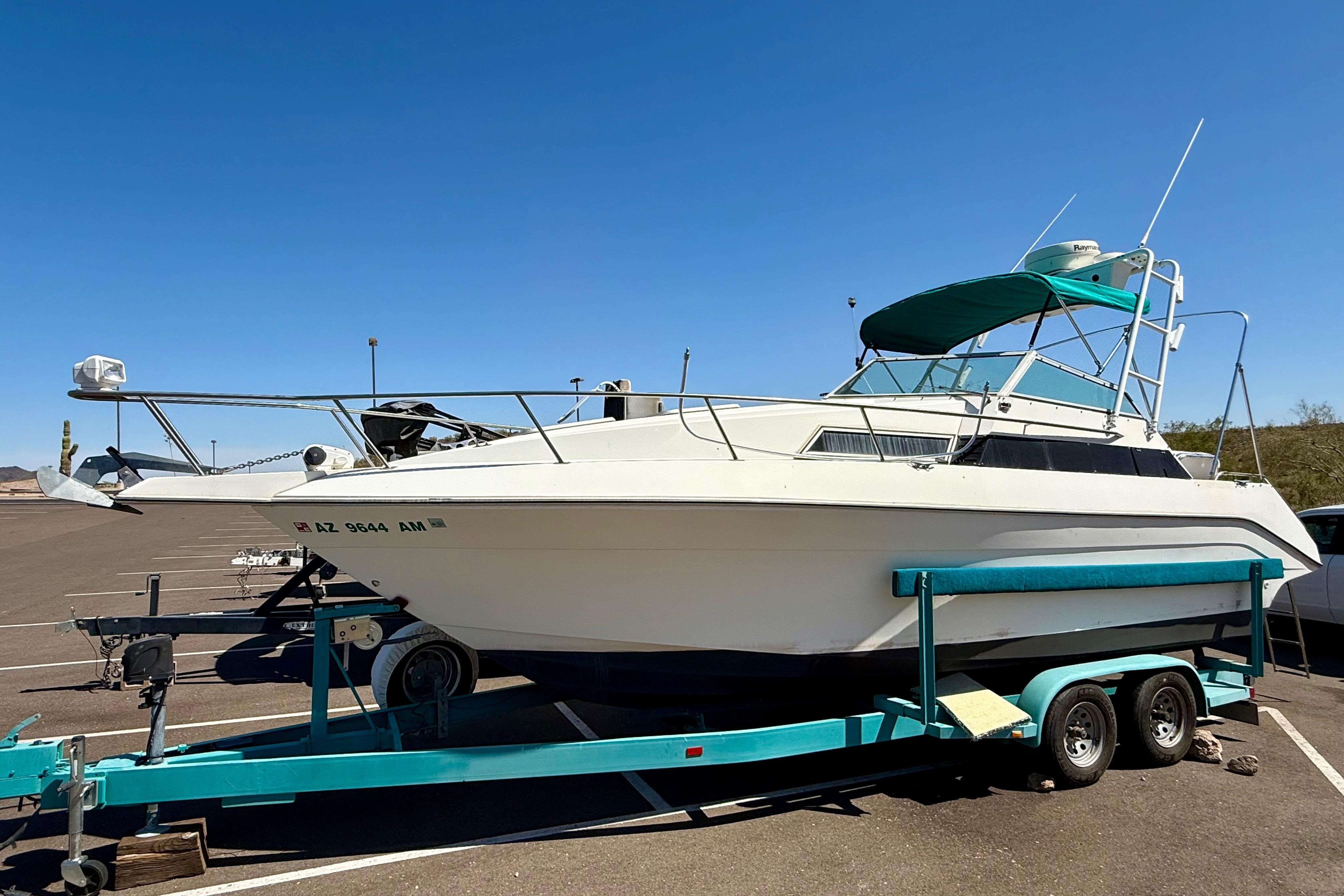 1988 Cruisers Yachts 2470 Holiday