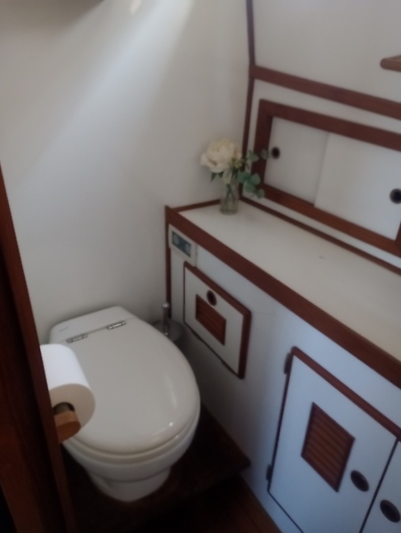 1981 Marine Trading 44 Double Cabin - Image 30