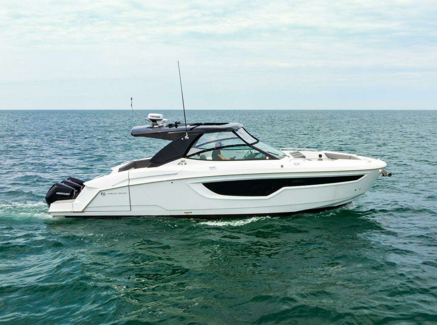 2021 Cruisers Yachts — - Image 17