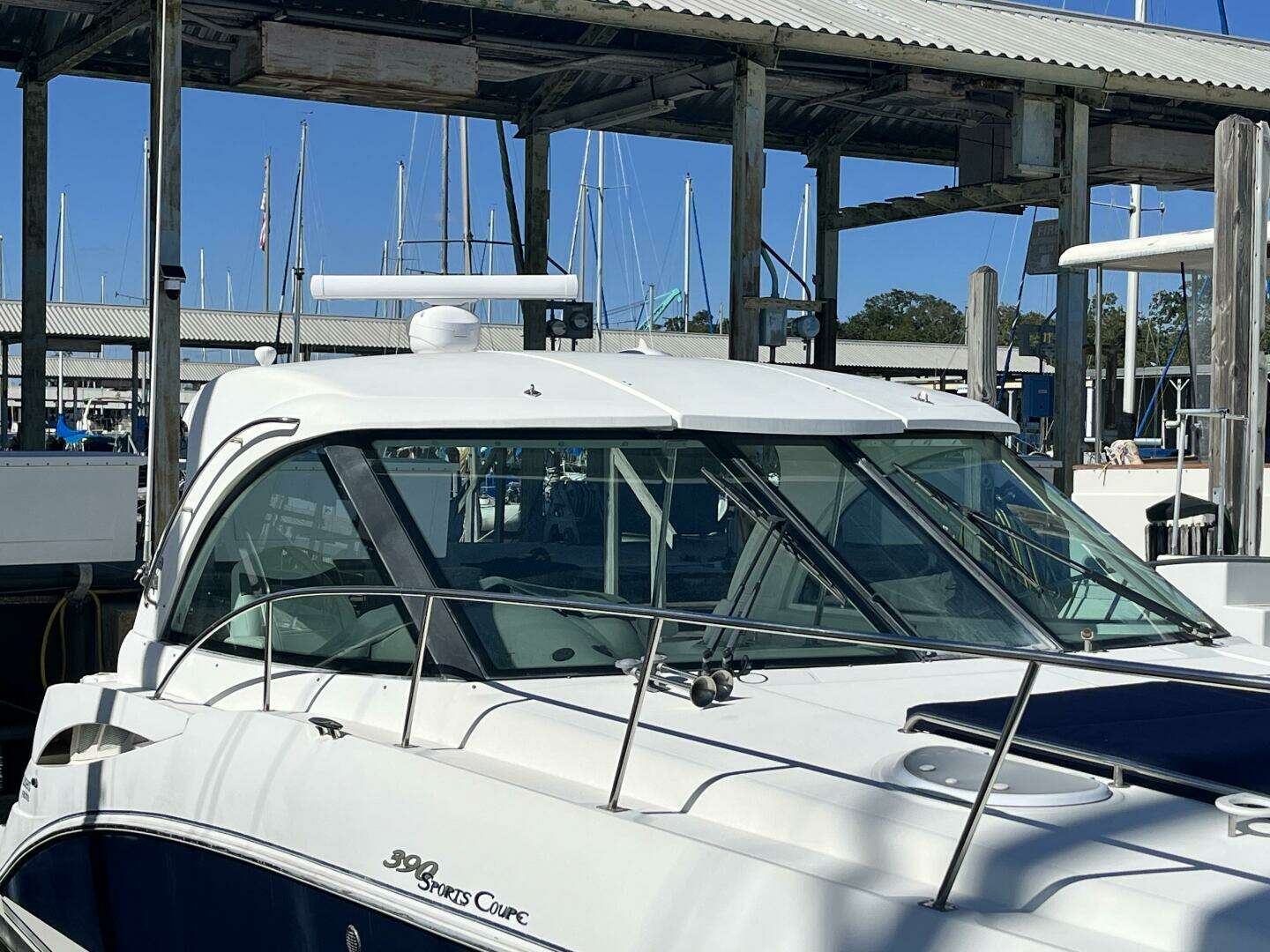 2008 Cruisers Yachts 390 Sport Coupe - Image 9