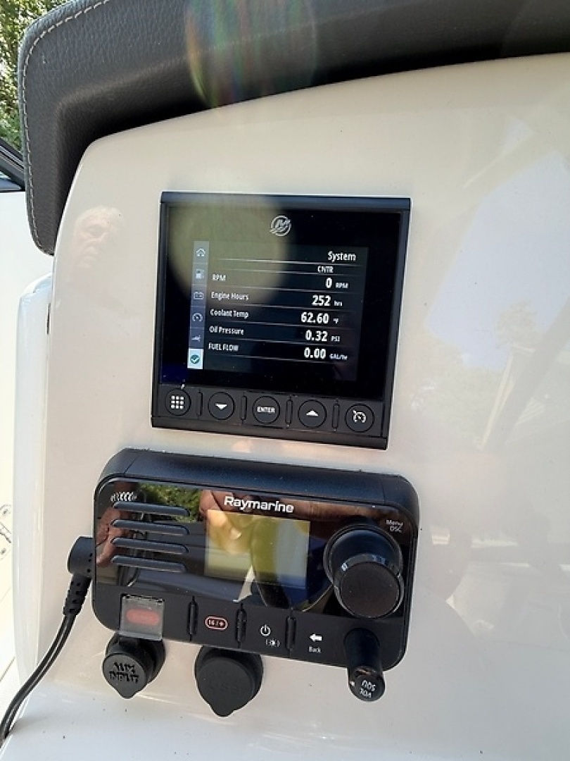 2020 Boston Whaler Vantage 230 - Image 30