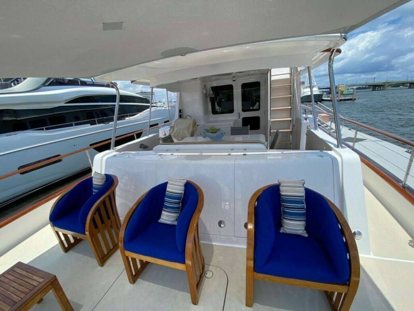 2003 New England Boatworks Enclosed Raised Pilothouse - Image 5