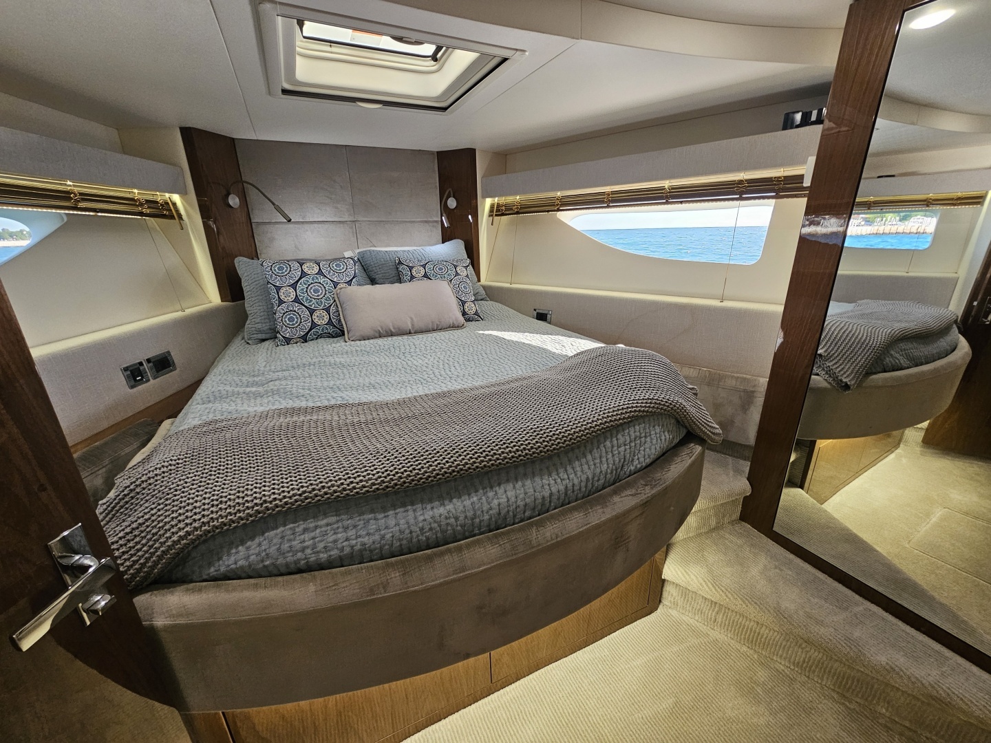 2019 Sea Ray 520 Sundancer - Image 37