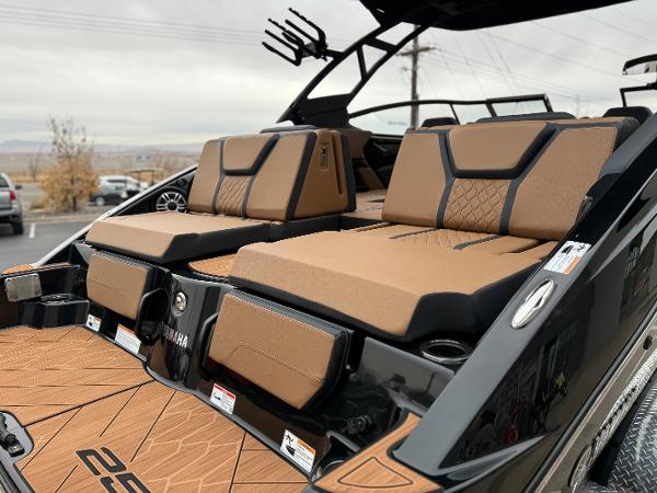 2025 Yamaha Boats 255XD with luxurious tan seating and sleek black accents.