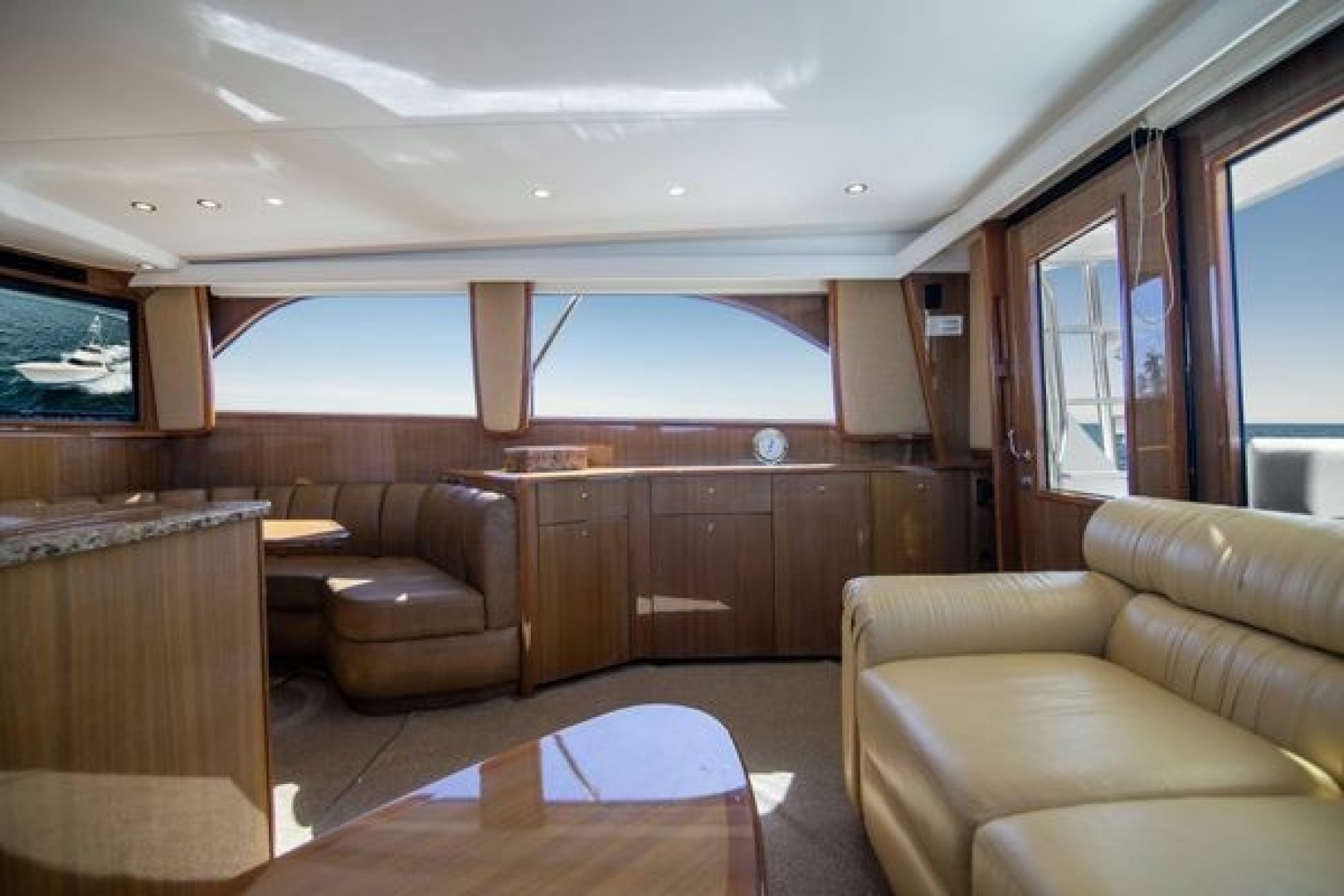 2007 Viking 52 Convertible - Image 14