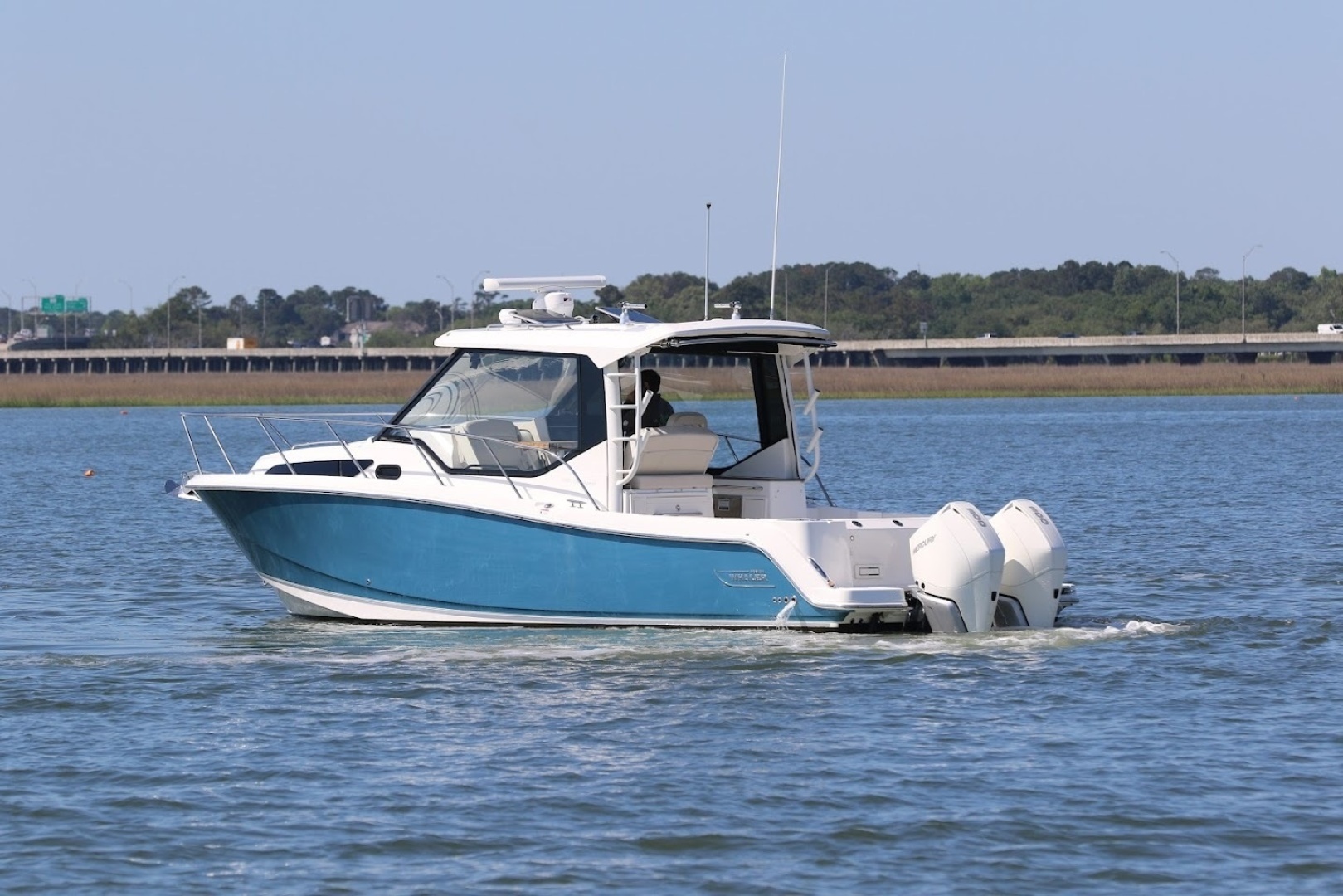 2021 Boston Whaler 325 Conquest - Image 5