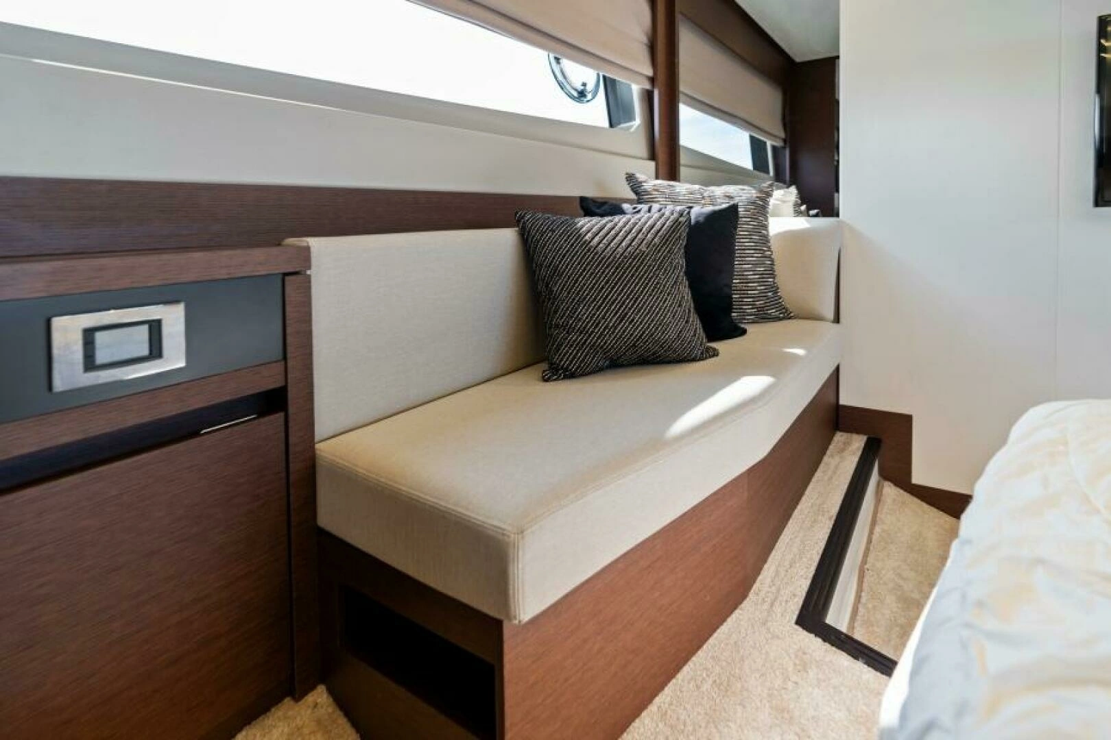 2020 Prestige 520 Flybridge - Image 28