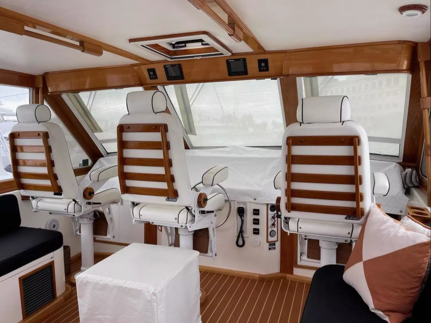 1998 Viking 54 Sport Yacht - Image 5