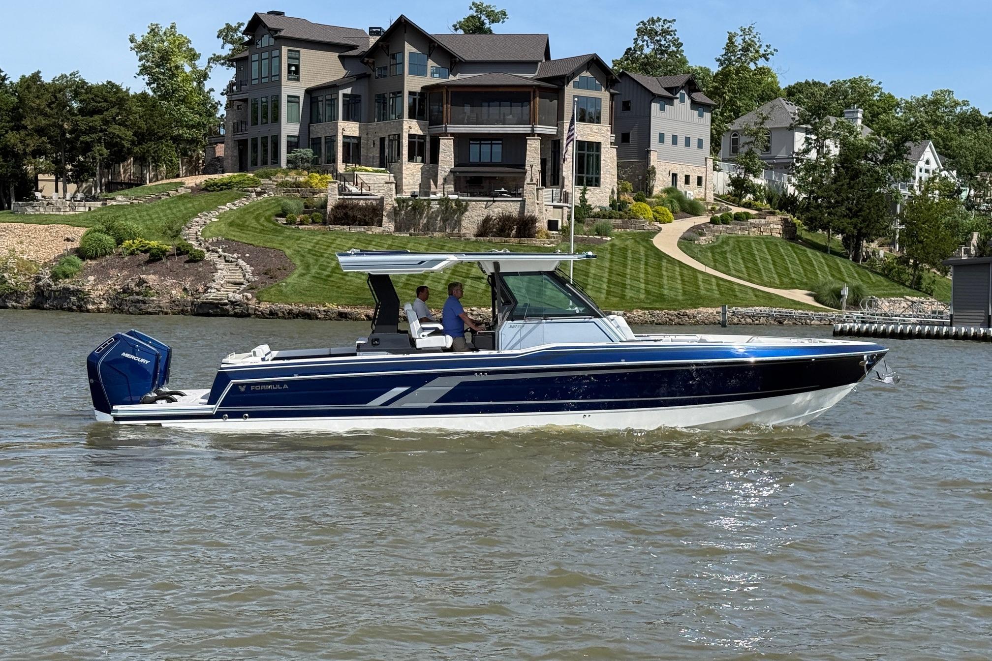 2023 Formula 387 Center Console Sport