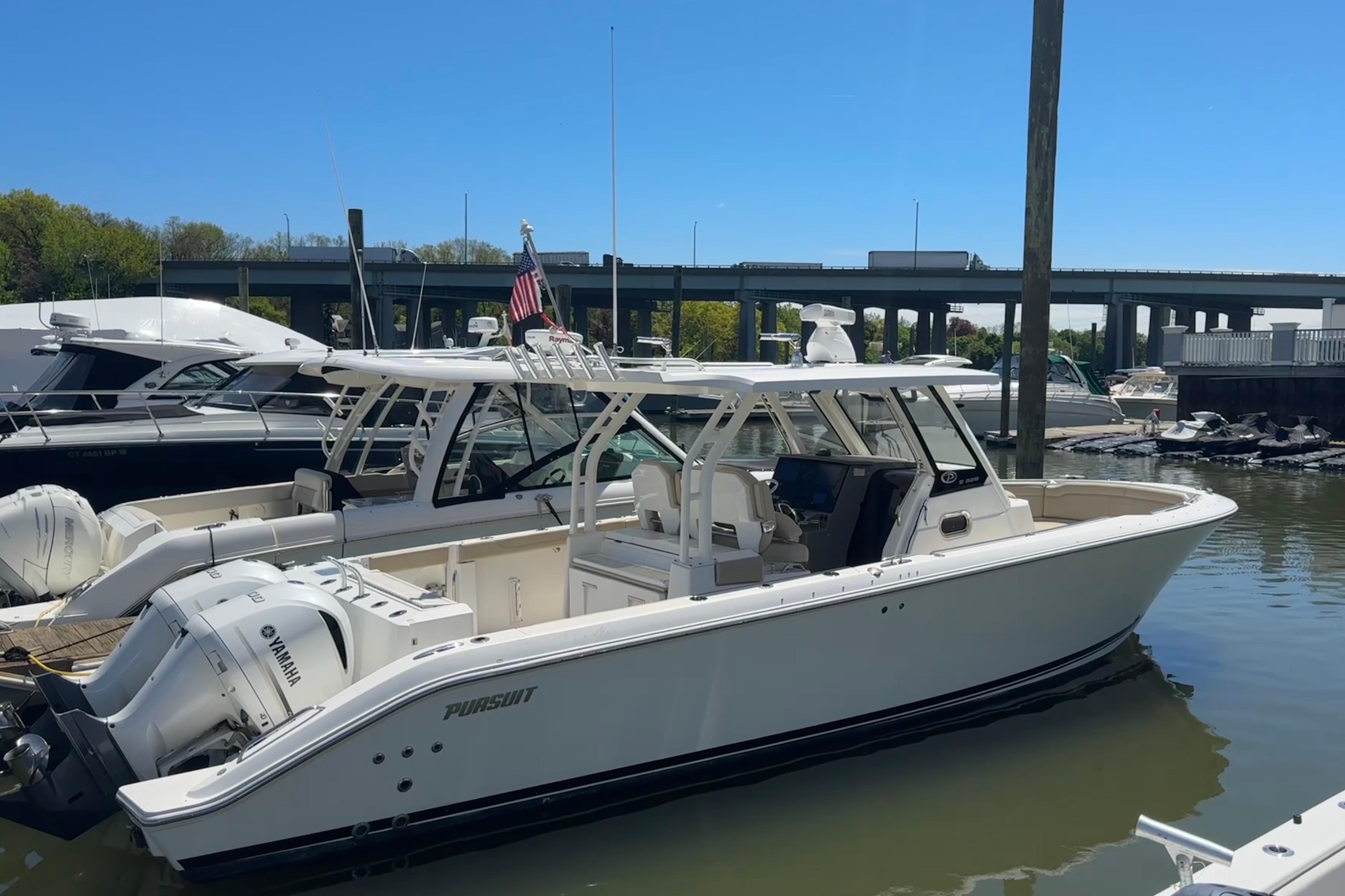 2019 Pursuit S 328 Sport