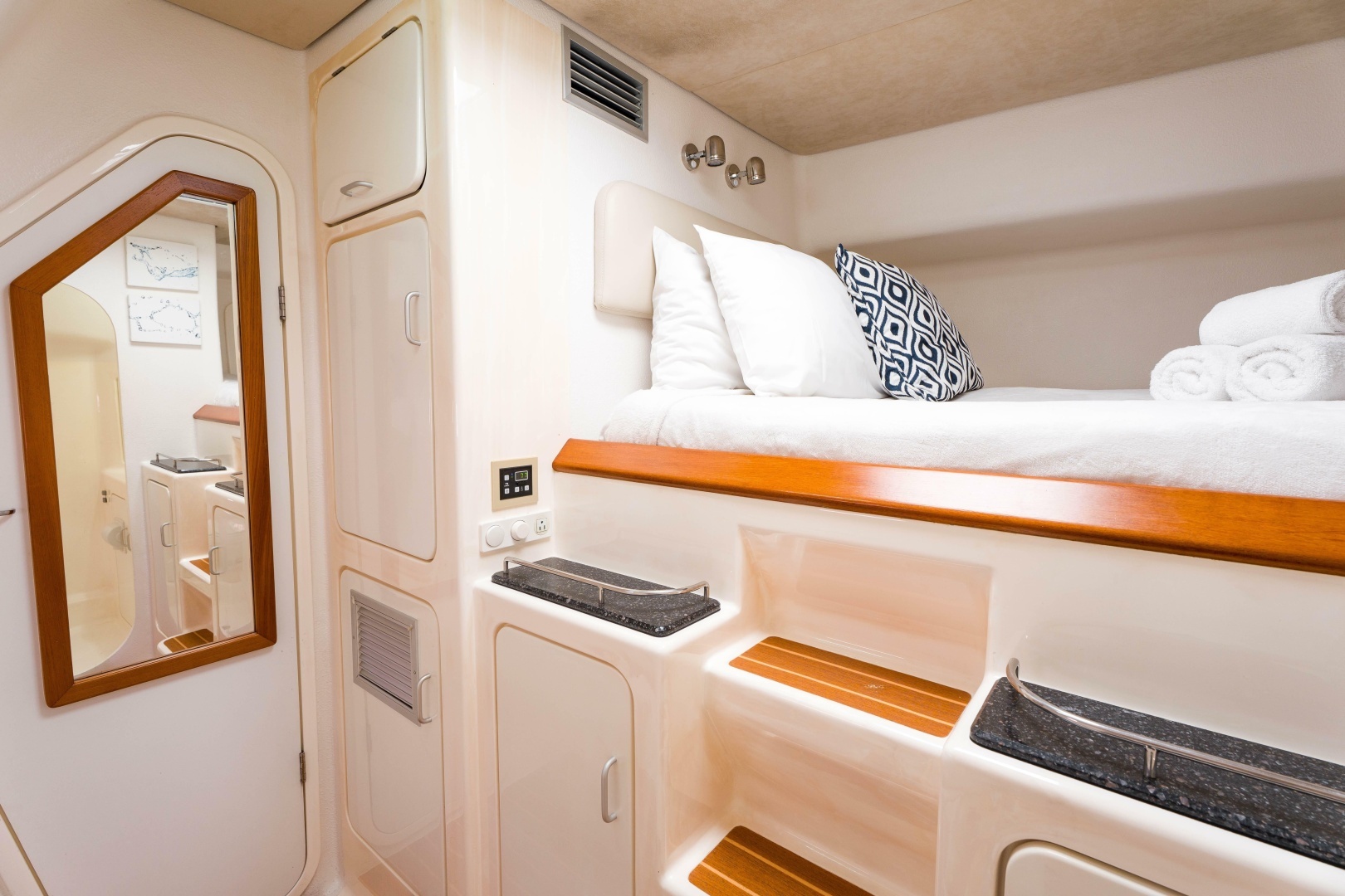 2011 Voyage Yachts 520 - Image 38