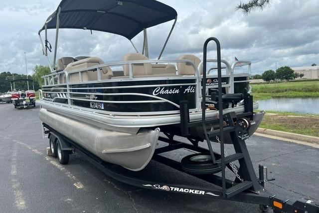 2023 Sun Tracker Fishin' Barge 20 DLX