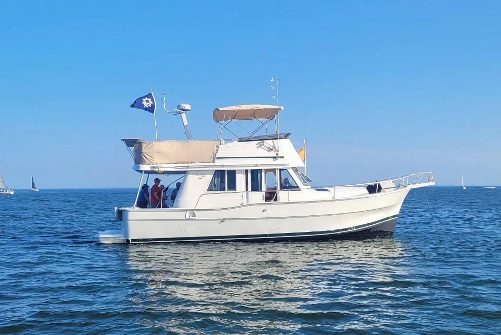 2000 Mainship 390 Trawler