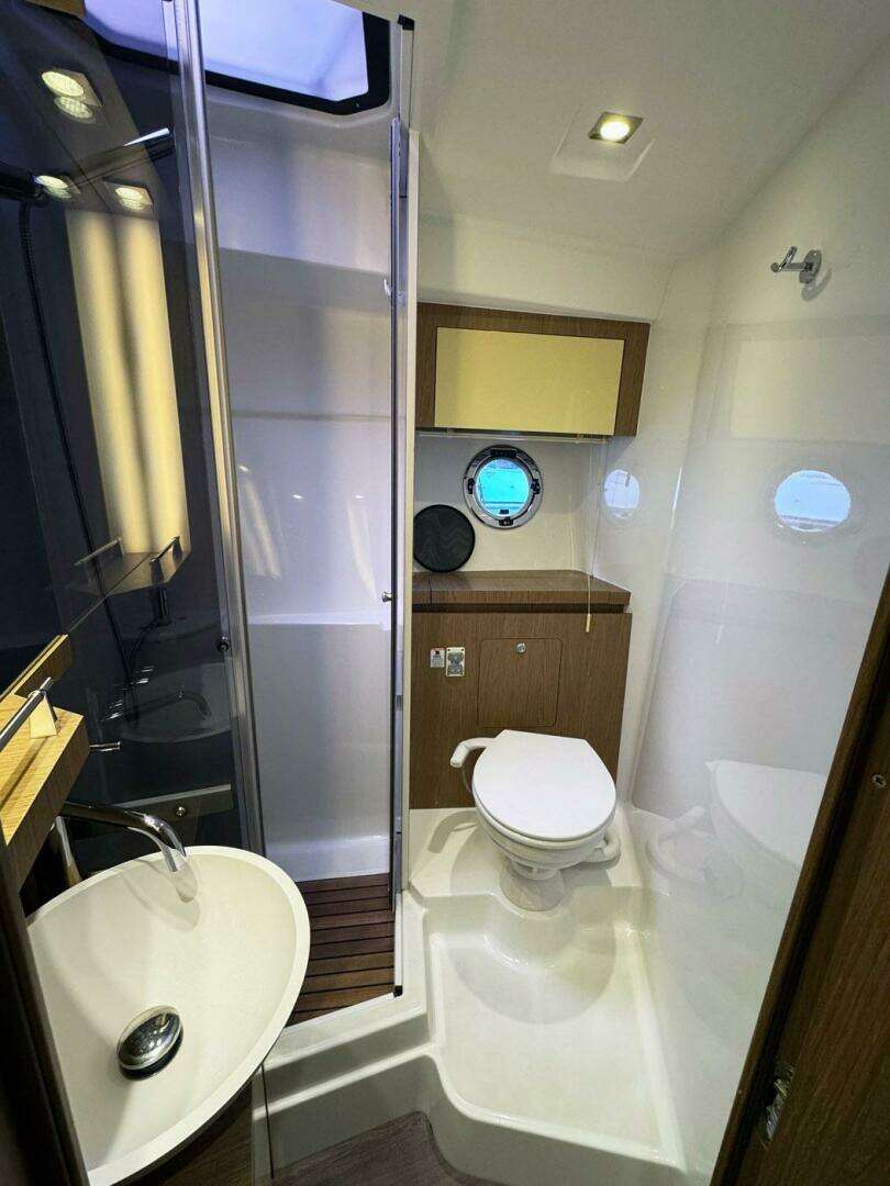 2015 Beneteau Gran Turismo 44 - Image 9