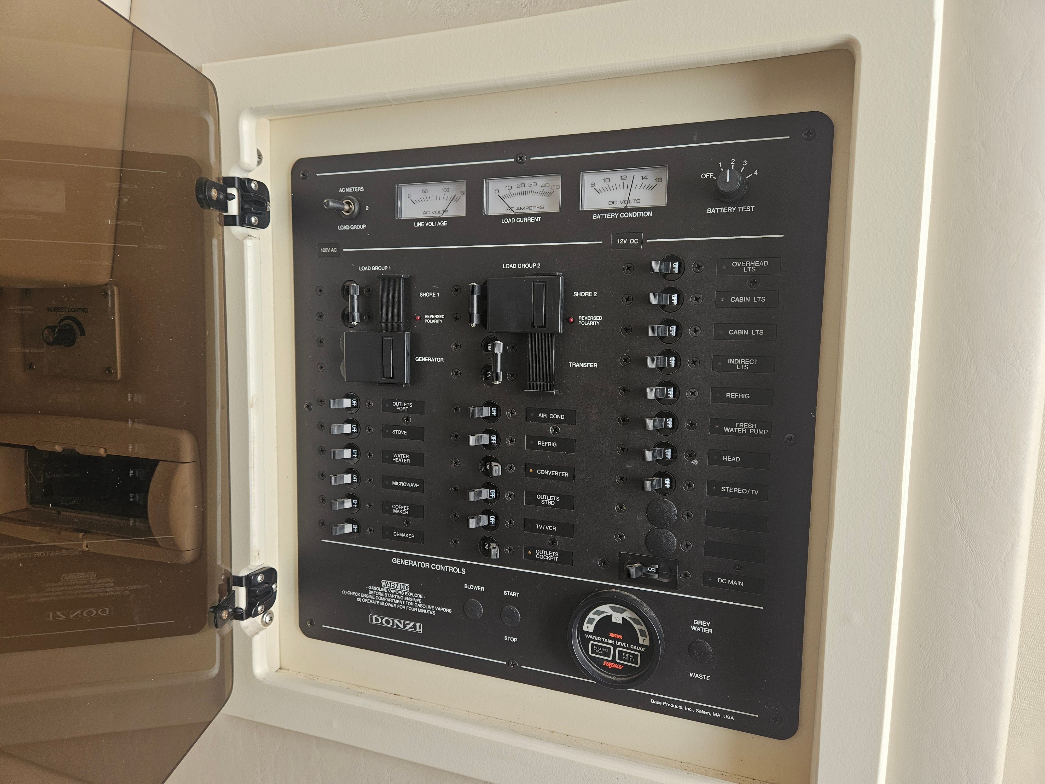 1996 Donzi 3250 LXC - 15