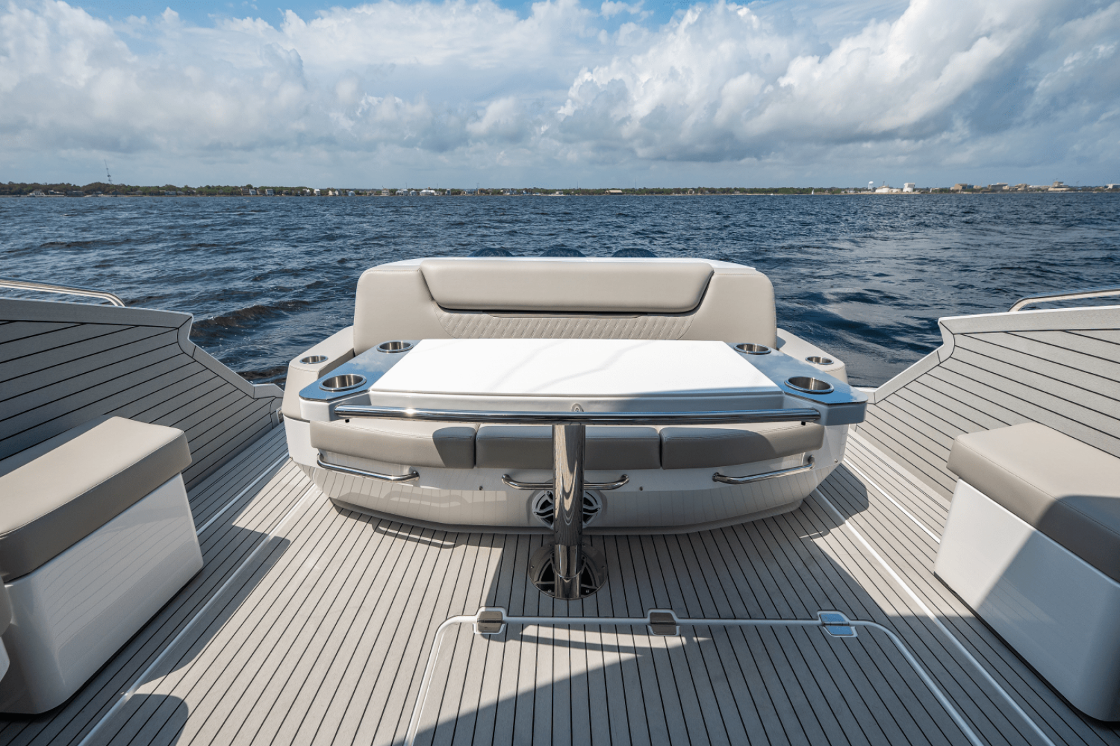 2025 Cruisers Yachts 50 GLS - Image 27