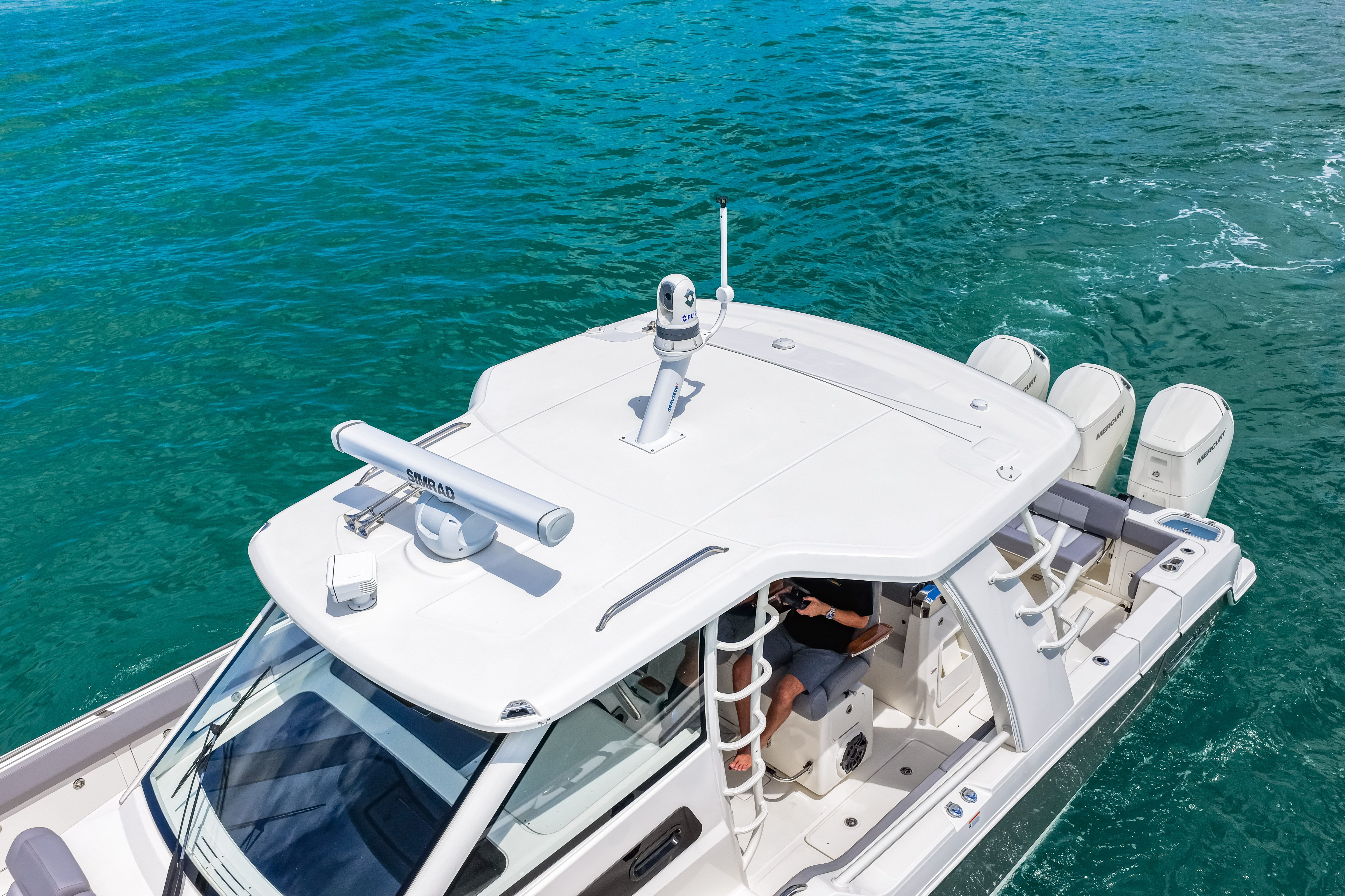 2025 Boston Whaler 420 Outrage - 8