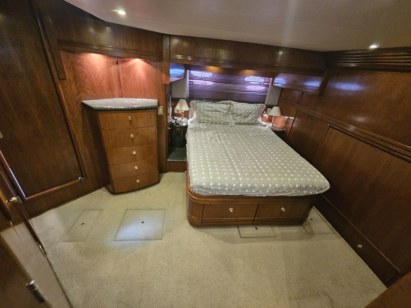 1999 Carver 530 Voyager - Image 23