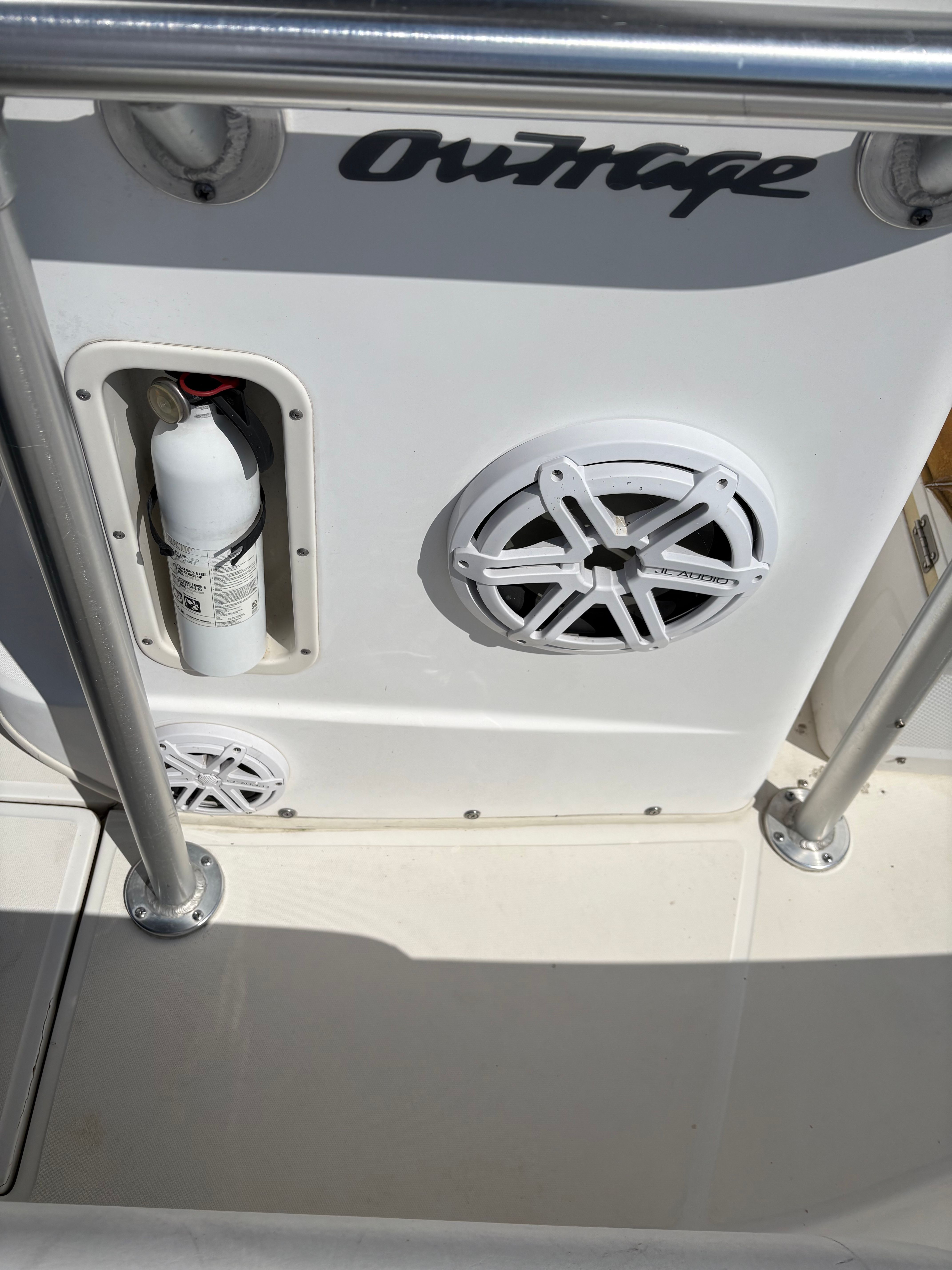 2003 Boston Whaler 210 Outrage - 16