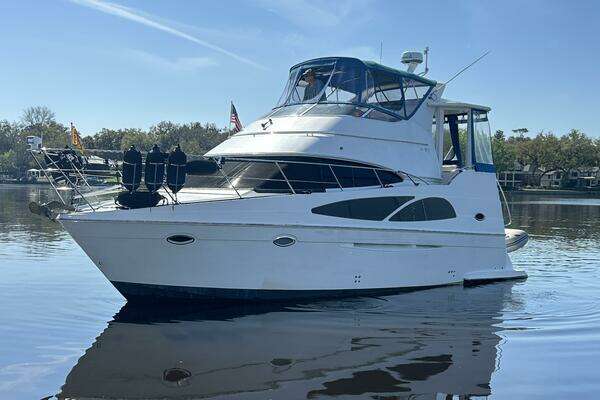 2005 Carver 366 MY