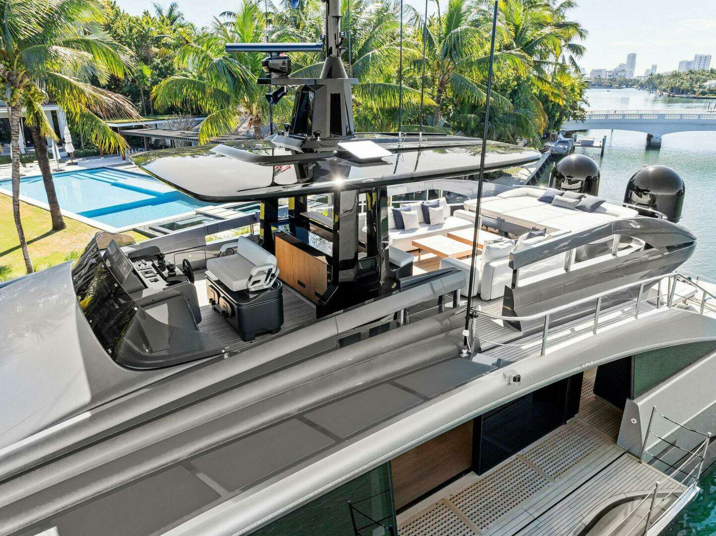 2023 Pershing GTX Motoryacht - Image 5