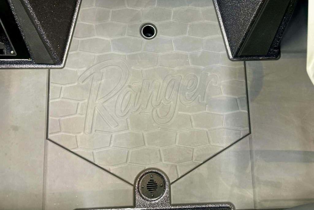 Ranger Z521R Cup-Equipped 2026 boat floor with logo and textured design.