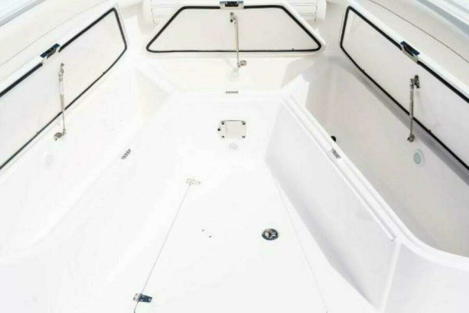 2025 Edgewater 340CC - Image 6