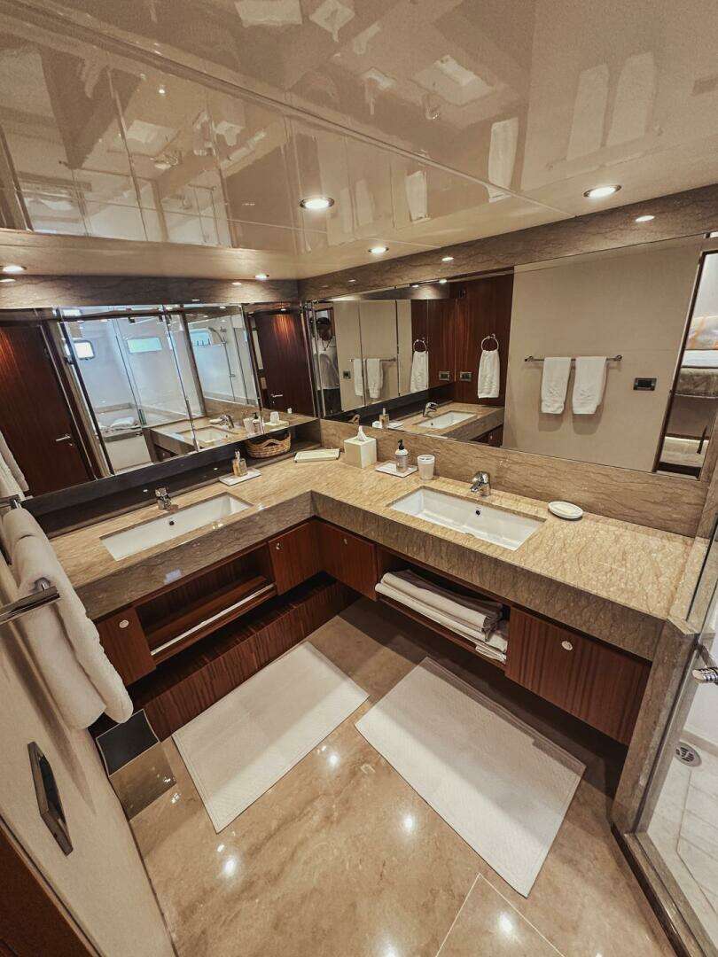 2015 Ocean Alexander 72 - Image 25