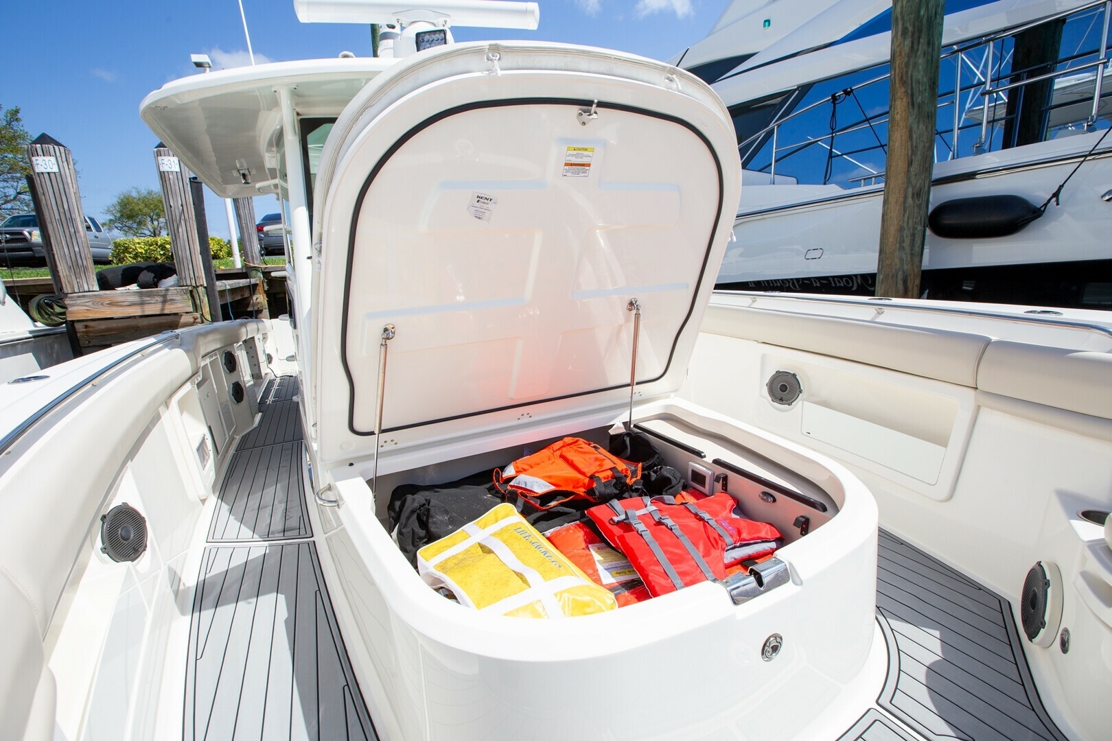 2019 Boston Whaler 380 Outrage - Image 15