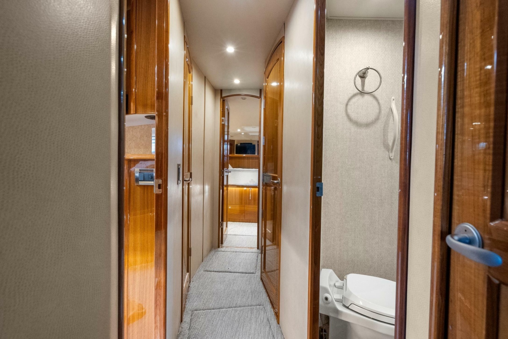 2007 Viking Enclosed Flybridge - Image 12
