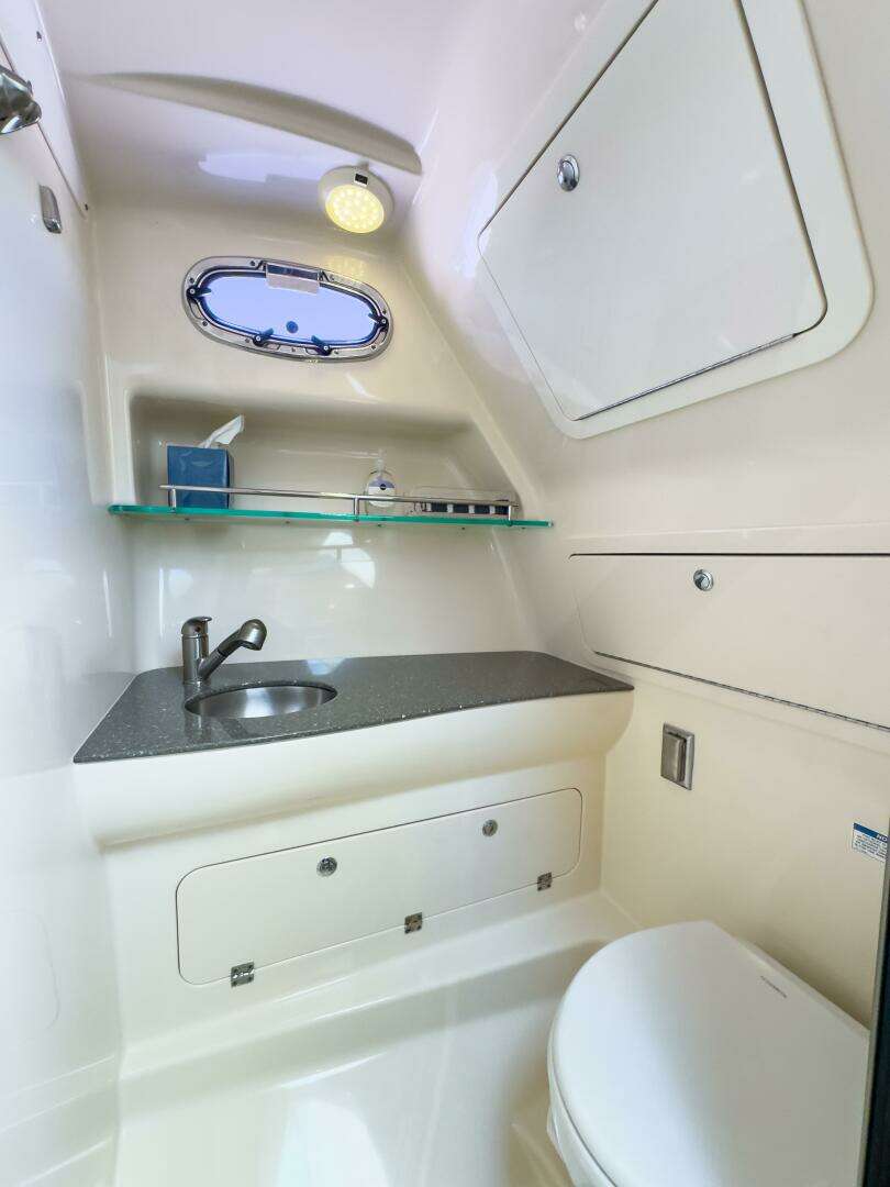 2018 Boston Whaler 315 Conquest - Image 28