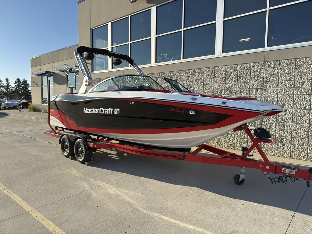 2019 MasterCraft XT22 - 6